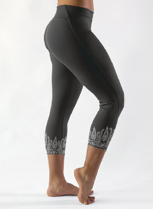 Medallion Border Capri