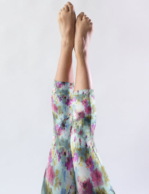 Blurry Floral Capri