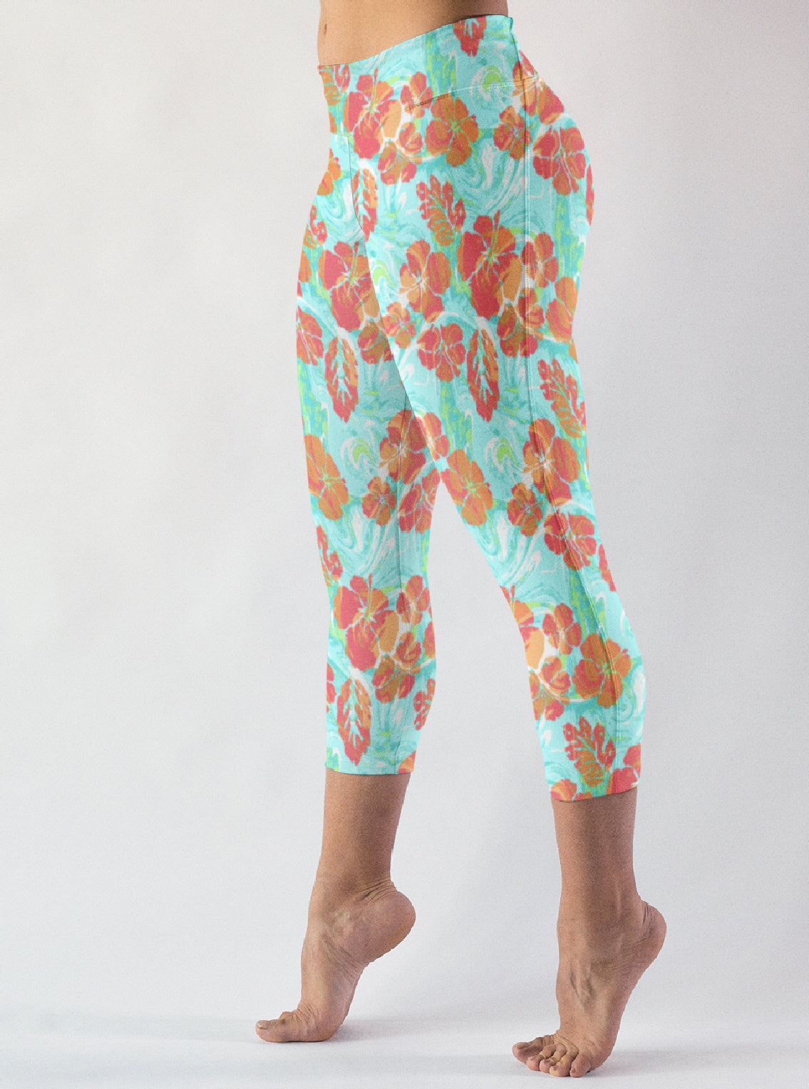 White Tropical Hibiscus Pattern Print Women's Capri Leggings